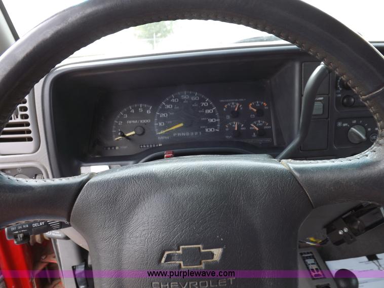 image for item F6026 1998 Chevrolet Silverado 2500 extended cab pickup truck