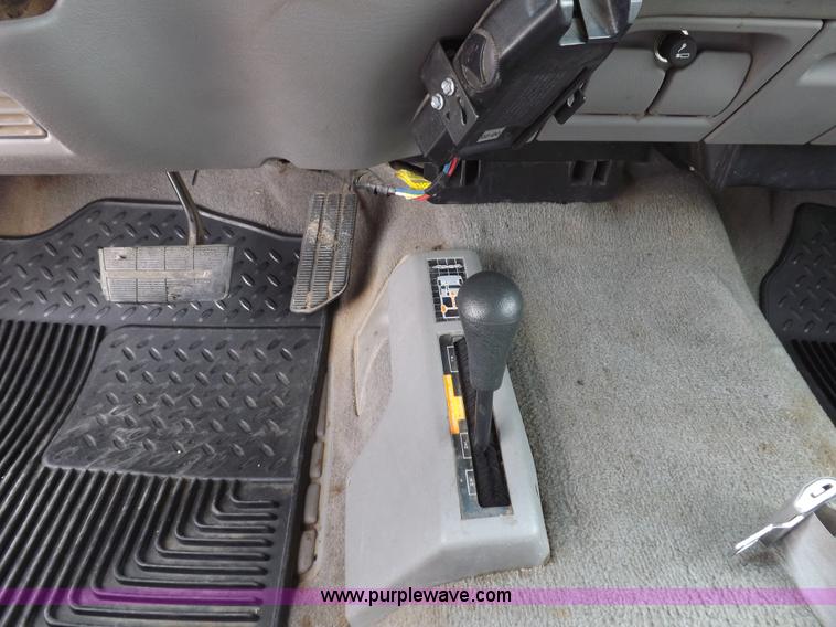 image for item F6026 1998 Chevrolet Silverado 2500 extended cab pickup truck