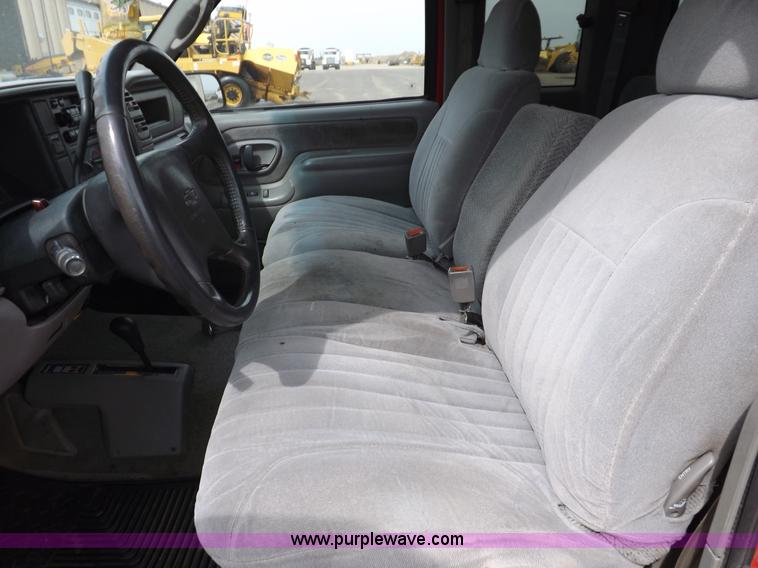 image for item F6026 1998 Chevrolet Silverado 2500 extended cab pickup truck