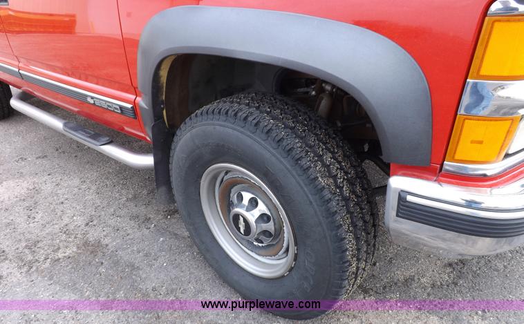 image for item F6026 1998 Chevrolet Silverado 2500 extended cab pickup truck