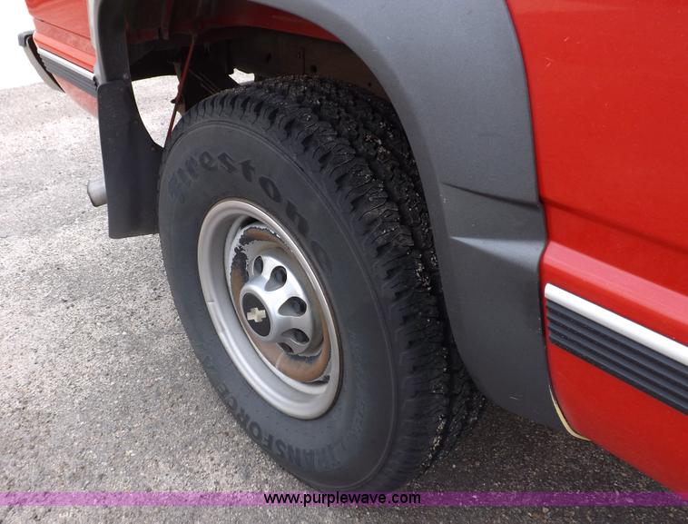 image for item F6026 1998 Chevrolet Silverado 2500 extended cab pickup truck