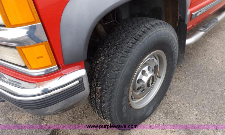 image for item F6026 1998 Chevrolet Silverado 2500 extended cab pickup truck