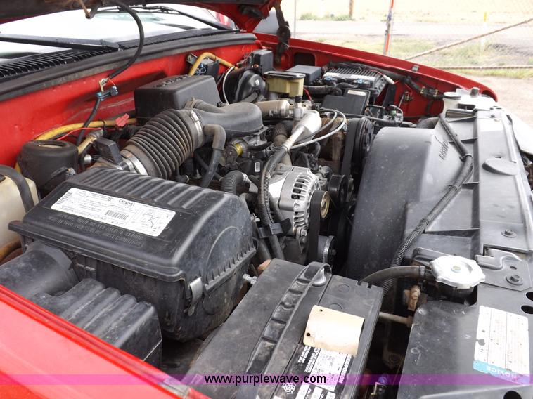 image for item F6026 1998 Chevrolet Silverado 2500 extended cab pickup truck