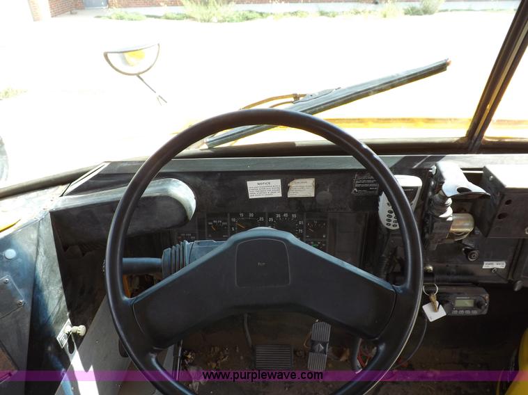 image for item F6028 1995 International Navistar 3800 school bus