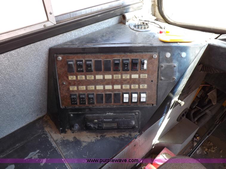 image for item F6028 1995 International Navistar 3800 school bus