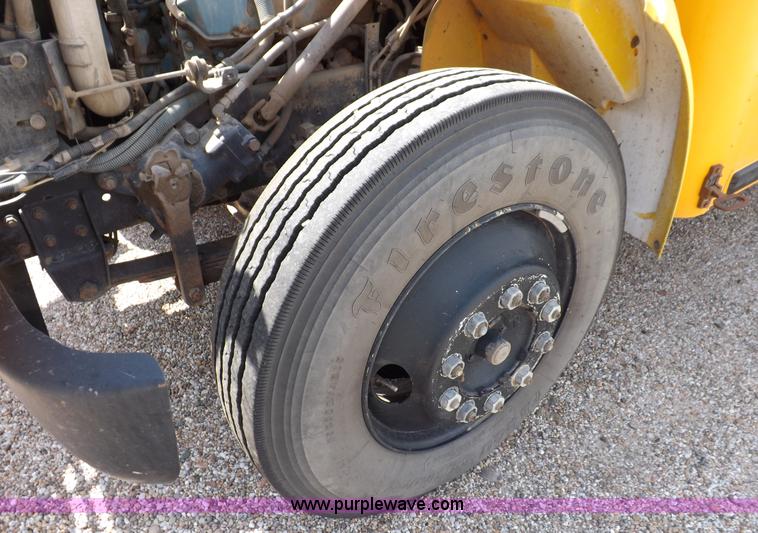 image for item F6028 1995 International Navistar 3800 school bus