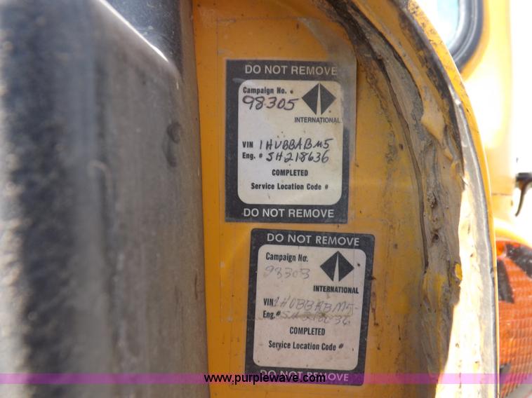 image for item F6028 1995 International Navistar 3800 school bus