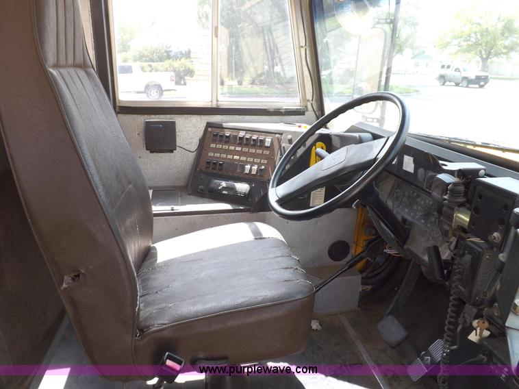 image for item F6029 1996 International Navistar 3800 school bus