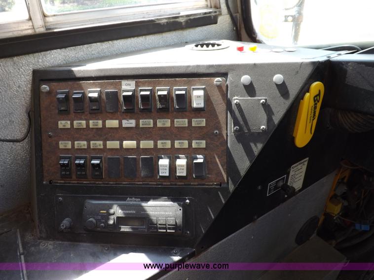 image for item F6029 1996 International Navistar 3800 school bus