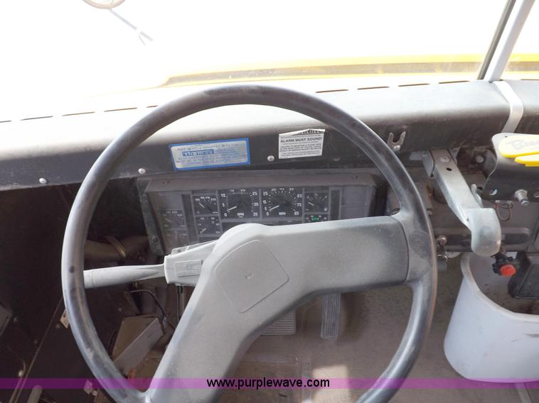 image for item F6030 1994 International Navistar 3700 Thomas Built school bus