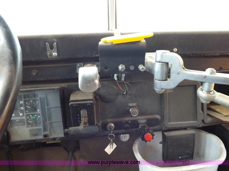 image for item F6030 1994 International Navistar 3700 Thomas Built school bus