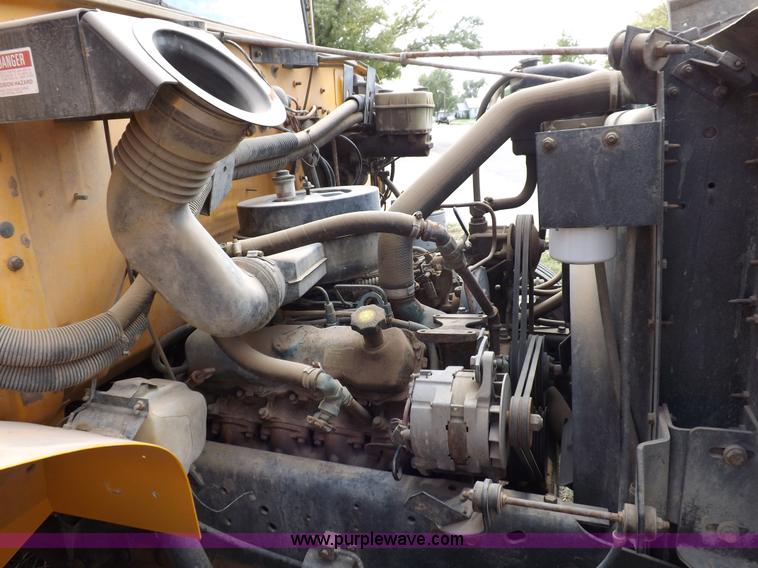 image for item F6030 1994 International Navistar 3700 Thomas Built school bus