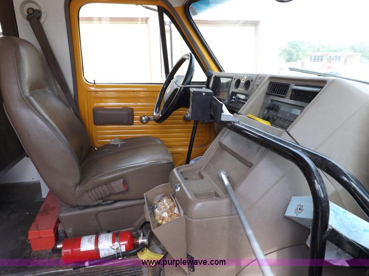 image for item F6031 1993 GMC G3500 Vandura school bus