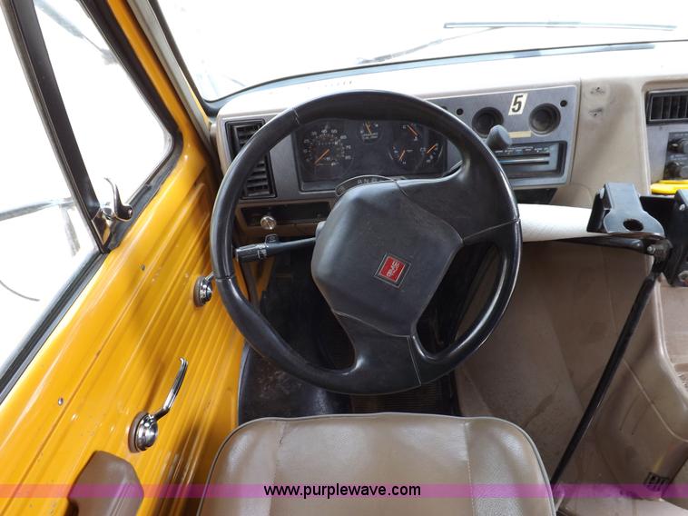 image for item F6031 1993 GMC G3500 Vandura school bus