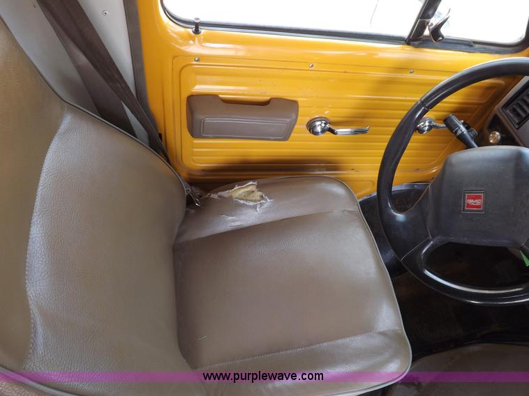 image for item F6031 1993 GMC G3500 Vandura school bus
