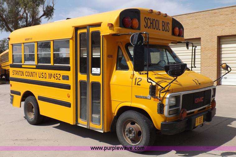 image for item F6032 1994 GMC G3500 Vandura school bus