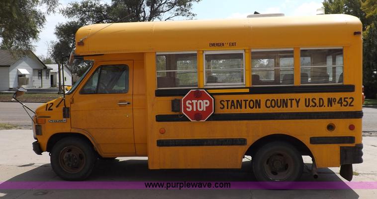 image for item F6032 1994 GMC G3500 Vandura school bus