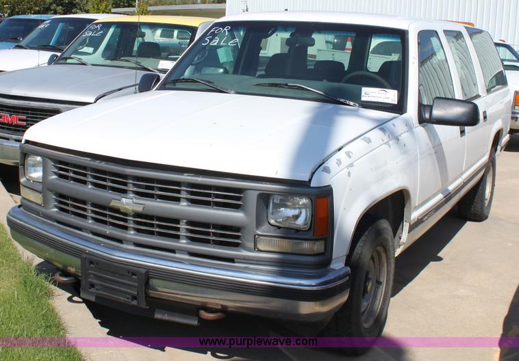 image for item G4917 1997 Chevrolet Suburban 1500 SUV