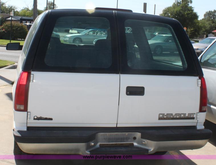 image for item G4917 1997 Chevrolet Suburban 1500 SUV