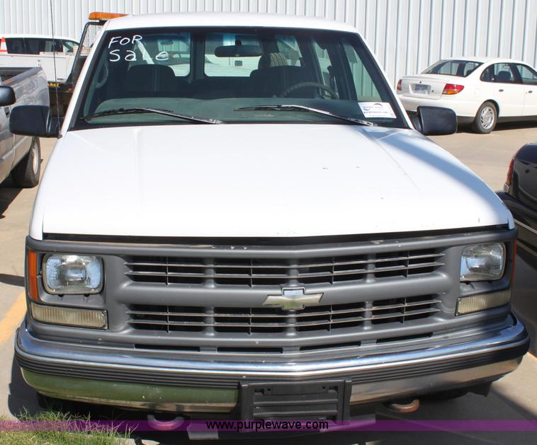 image for item G4917 1997 Chevrolet Suburban 1500 SUV