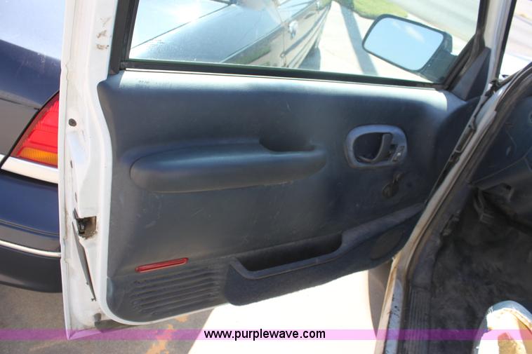 image for item G4917 1997 Chevrolet Suburban 1500 SUV