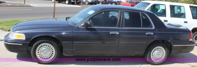 image for item G4918 1999 Ford Crown Victoria