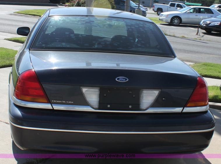 image for item G4918 1999 Ford Crown Victoria