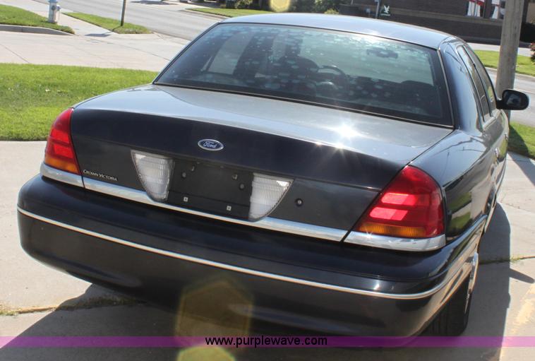 image for item G4918 1999 Ford Crown Victoria