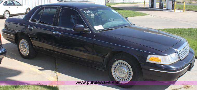 image for item G4918 1999 Ford Crown Victoria