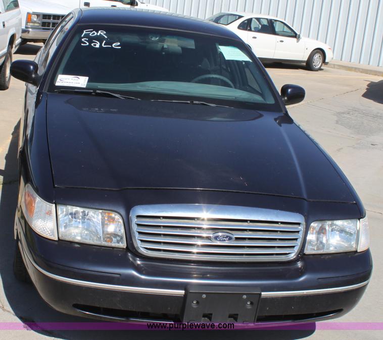 image for item G4918 1999 Ford Crown Victoria