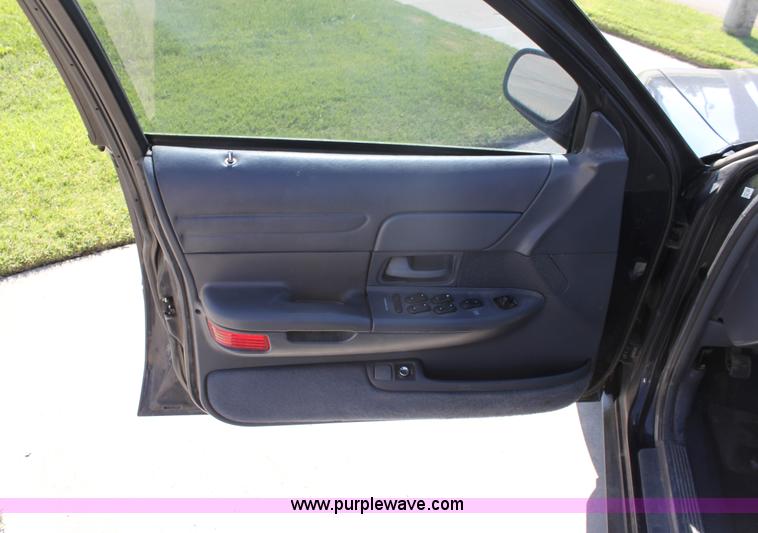 image for item G4918 1999 Ford Crown Victoria