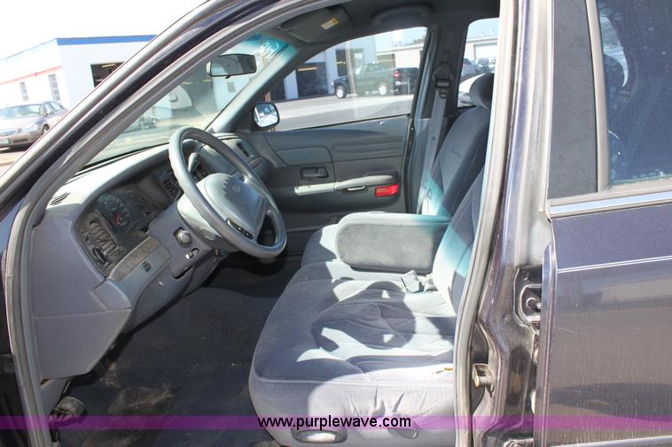 image for item G4918 1999 Ford Crown Victoria