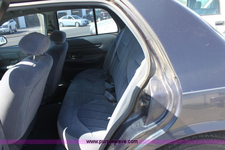 image for item G4918 1999 Ford Crown Victoria