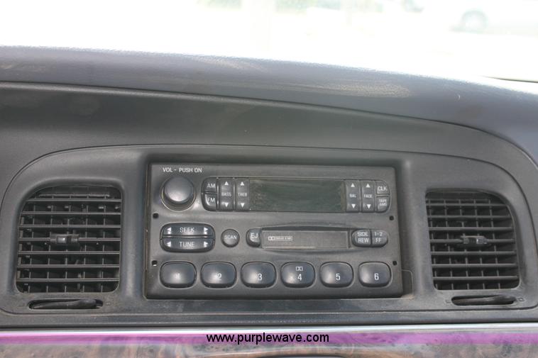 image for item G4918 1999 Ford Crown Victoria