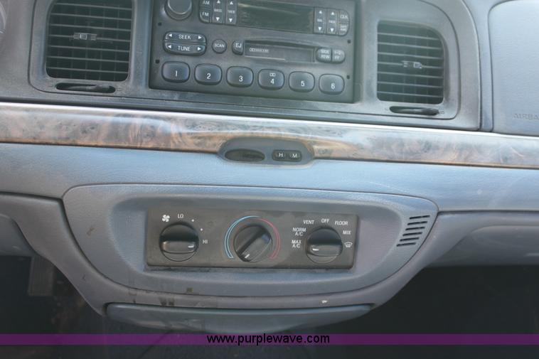 image for item G4918 1999 Ford Crown Victoria