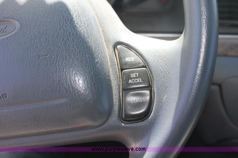 image for item G4918 1999 Ford Crown Victoria