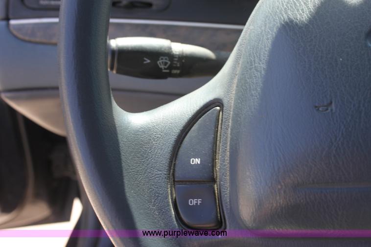 image for item G4918 1999 Ford Crown Victoria