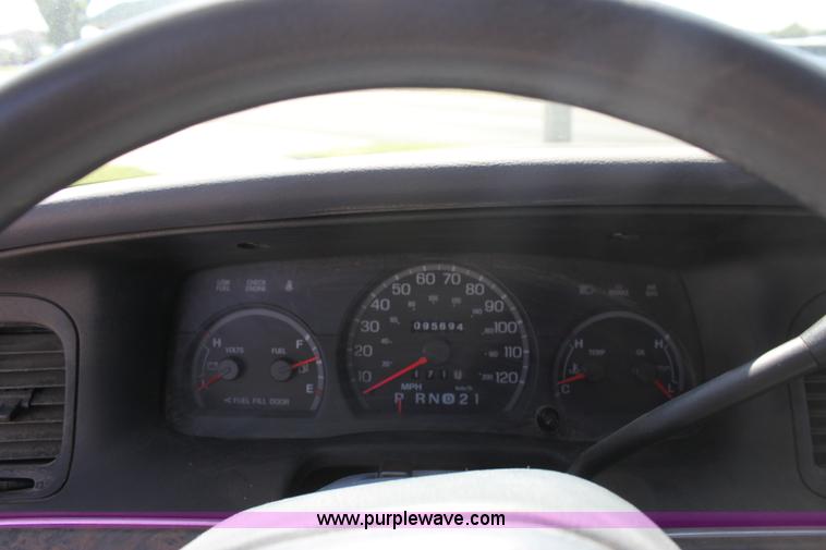 image for item G4918 1999 Ford Crown Victoria