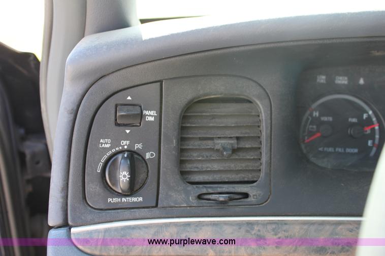 image for item G4918 1999 Ford Crown Victoria