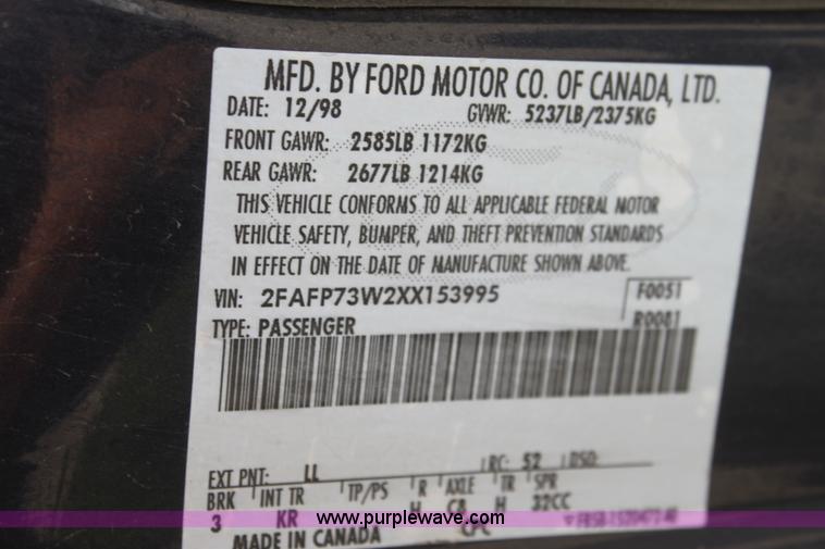 image for item G4918 1999 Ford Crown Victoria