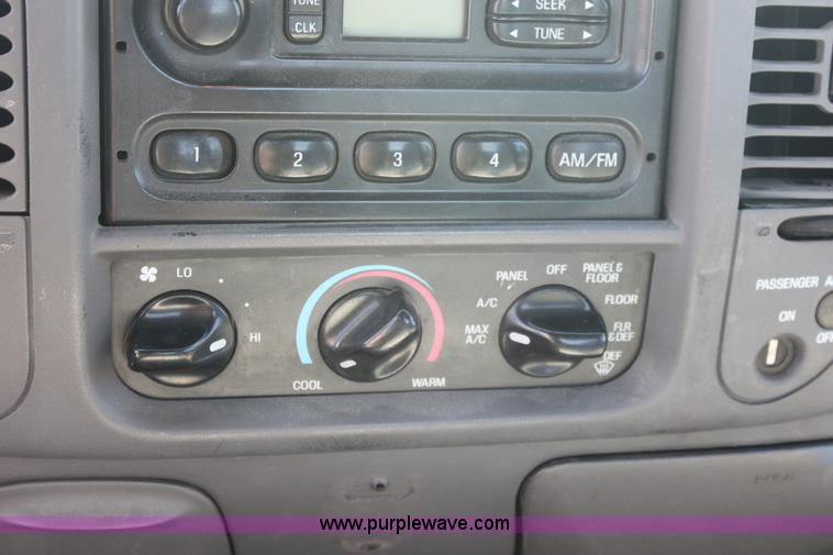 image for item G4919 2000 Ford F150 pickup truck