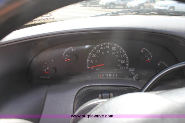 image for item G4919 2000 Ford F150 pickup truck