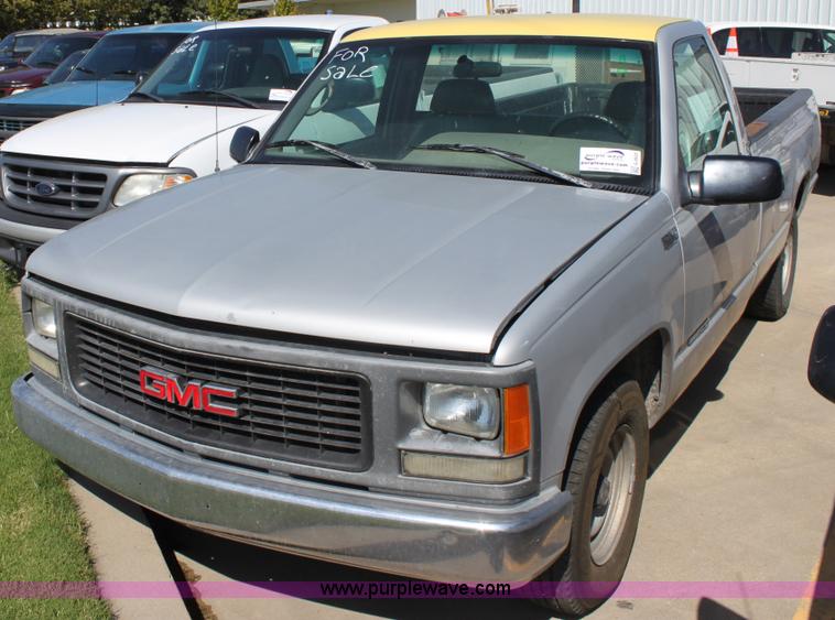 image for item G4920 1995 GMC C1500 SL pickup truck
