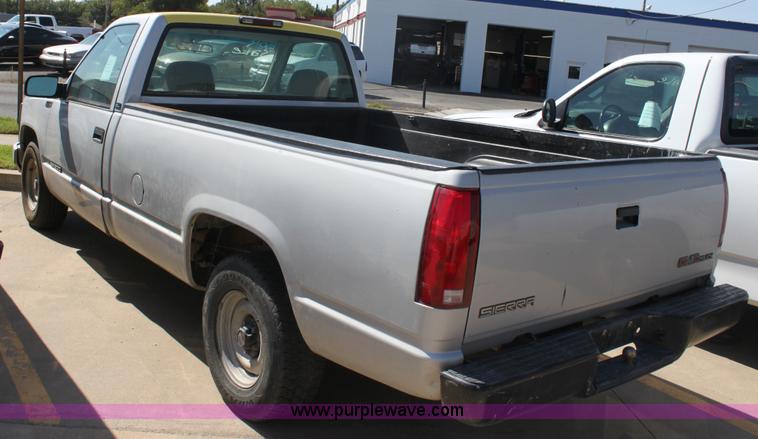 image for item G4920 1995 GMC C1500 SL pickup truck
