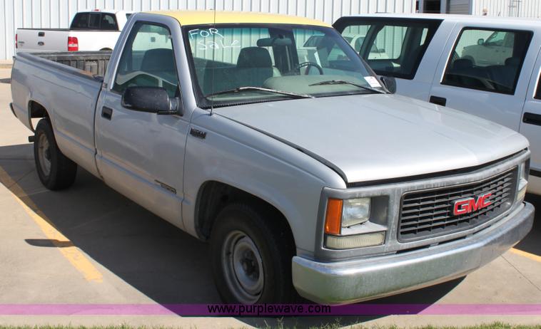 image for item G4920 1995 GMC C1500 SL pickup truck