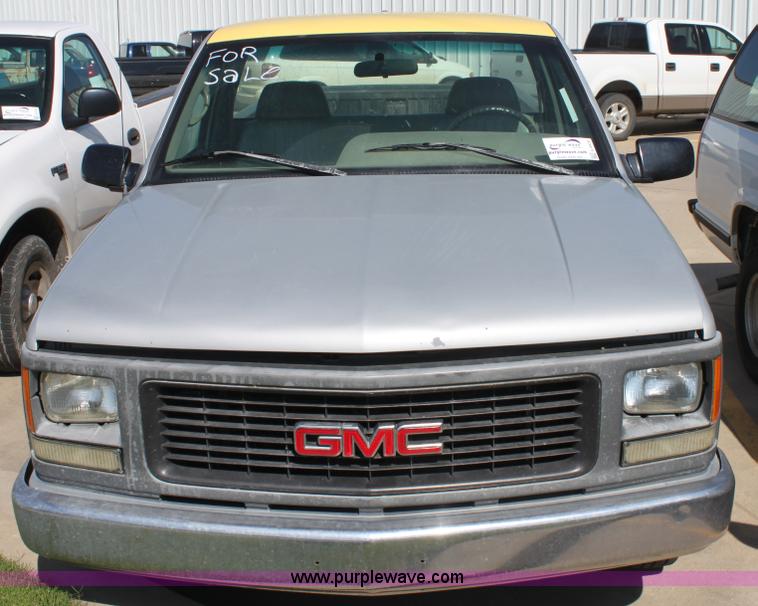 image for item G4920 1995 GMC C1500 SL pickup truck
