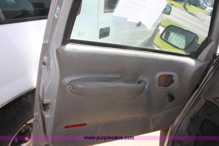 image for item G4920 1995 GMC C1500 SL pickup truck