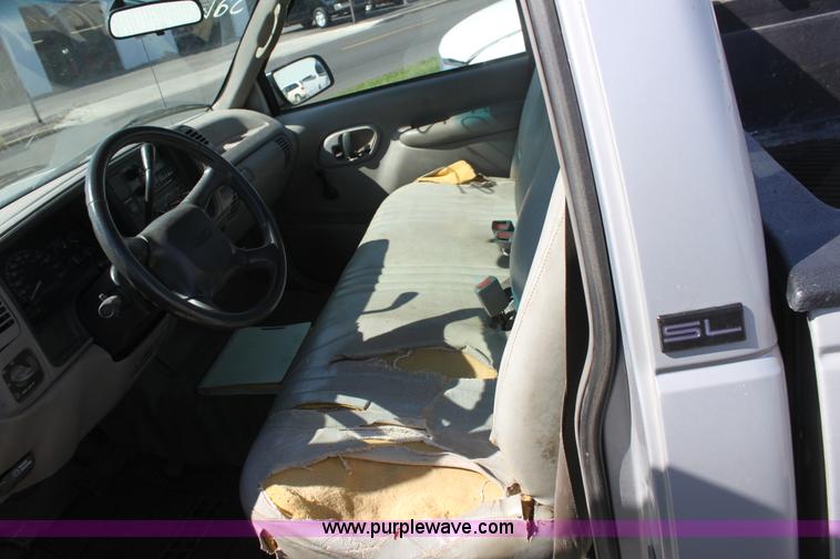 image for item G4920 1995 GMC C1500 SL pickup truck