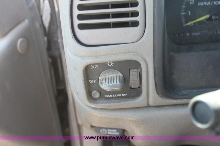 image for item G4920 1995 GMC C1500 SL pickup truck