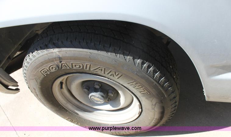 image for item G4920 1995 GMC C1500 SL pickup truck